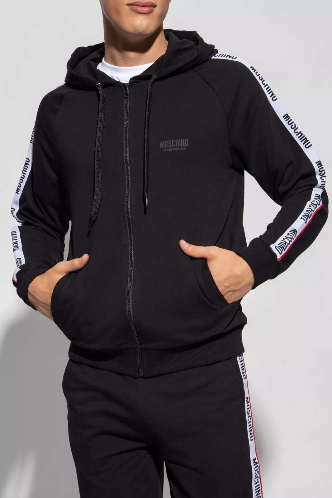W24MOSCAEF232V1A178BLAC.webp