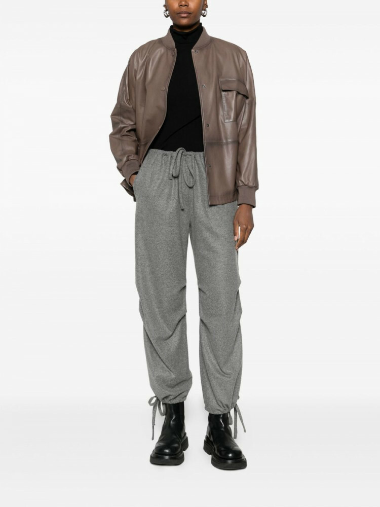 W26ArmaEW002134Gris-2