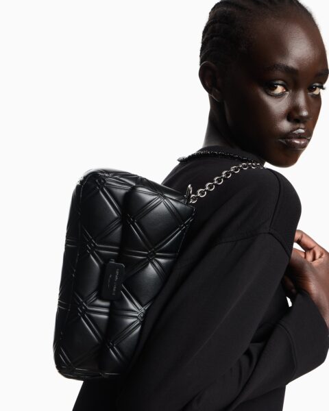 W26ArmaEW002644NegrTU