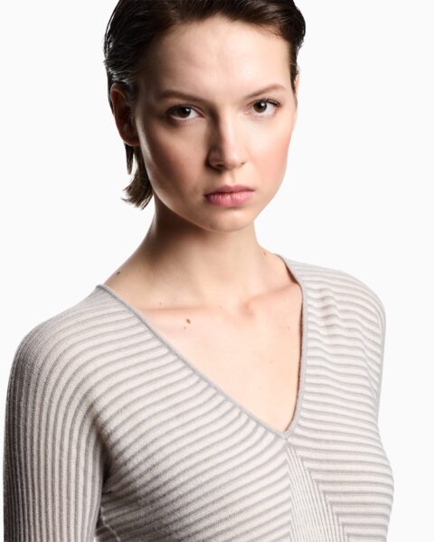W26ArmaEW002744Gris