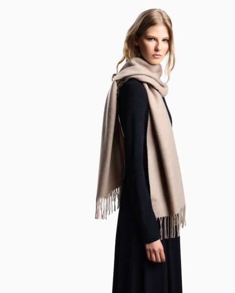 Bufanda Beige Emporio Armani Mujer Textura Suave con Flecos