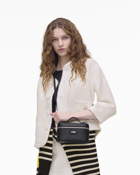 MJI_2R5HCR018H01_001_F8F8F8_4-5_MAIN