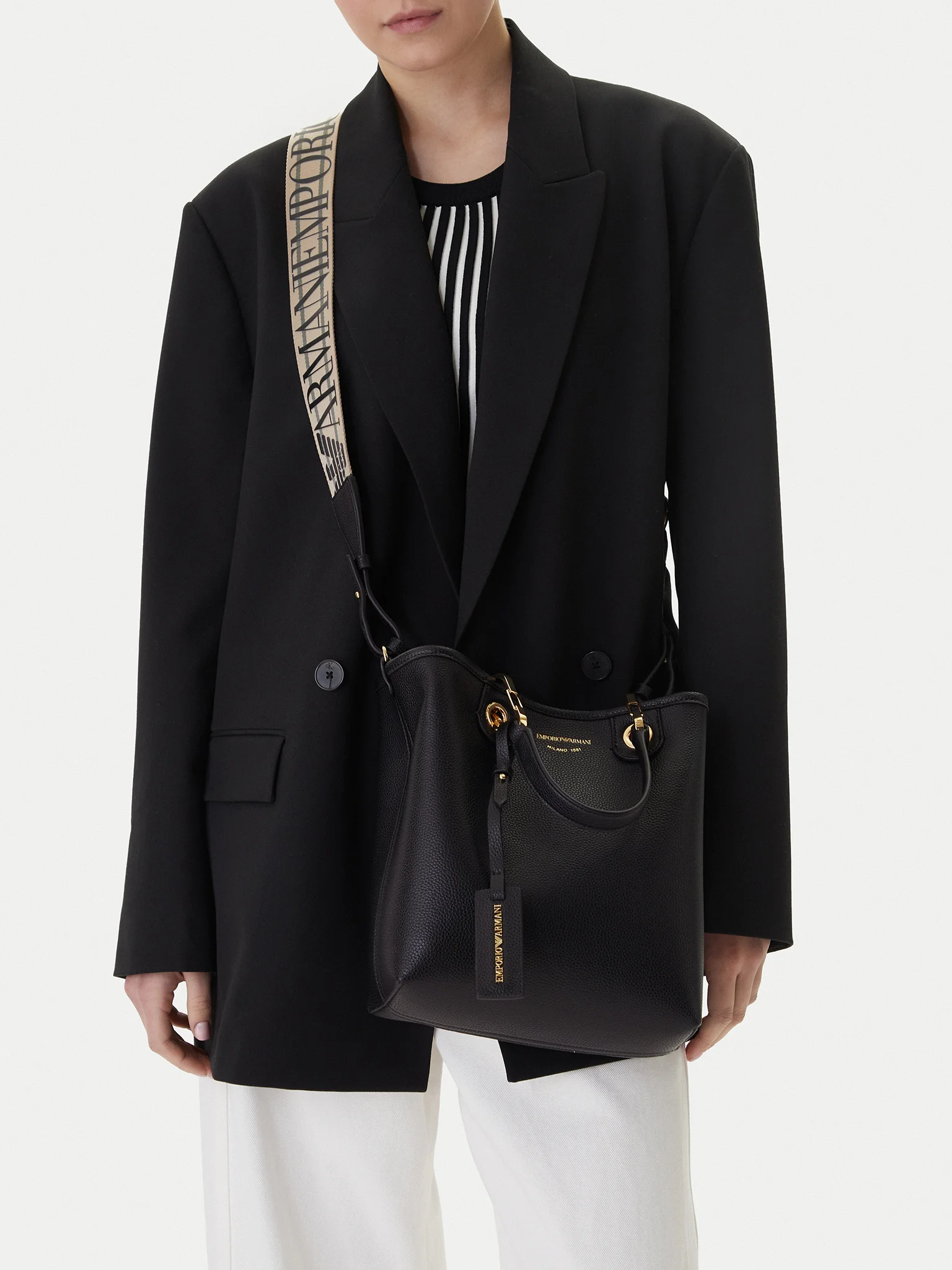 S26ArmaEW000362NegrU-2